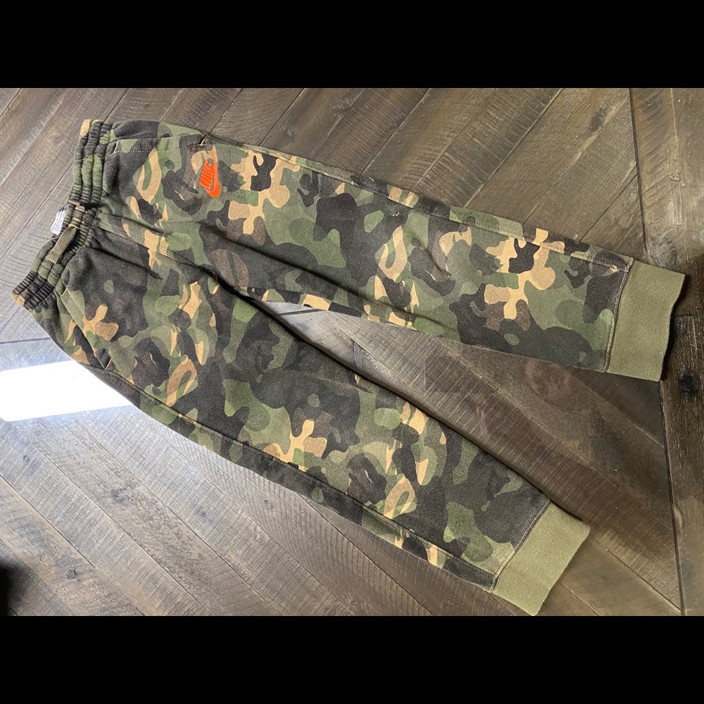 Nike camo fleece joggers